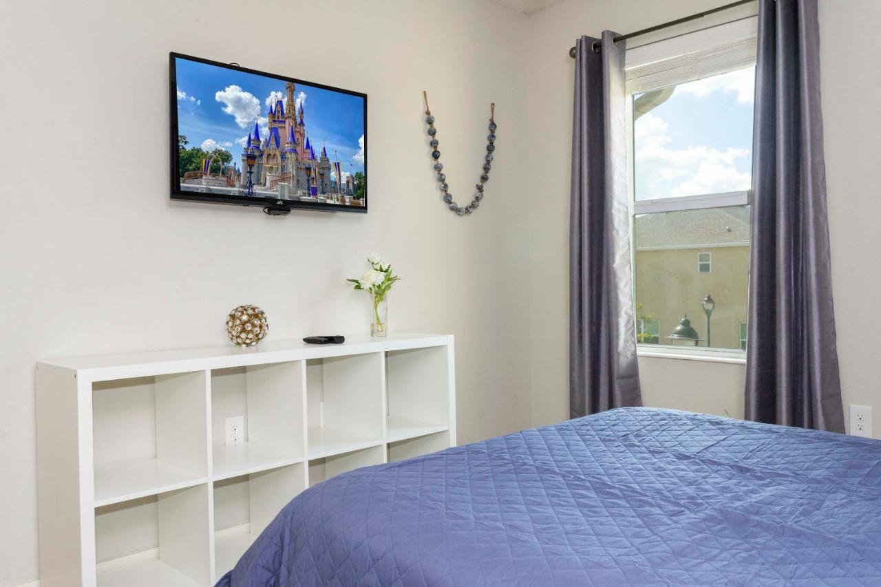 Four Bedrooms At Compass Bay Ferienhaus